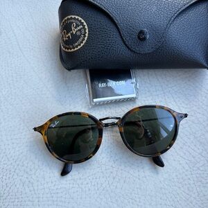 Ray-Ban Classic Tortoise Sunglasses Black Havana with Green Lenses